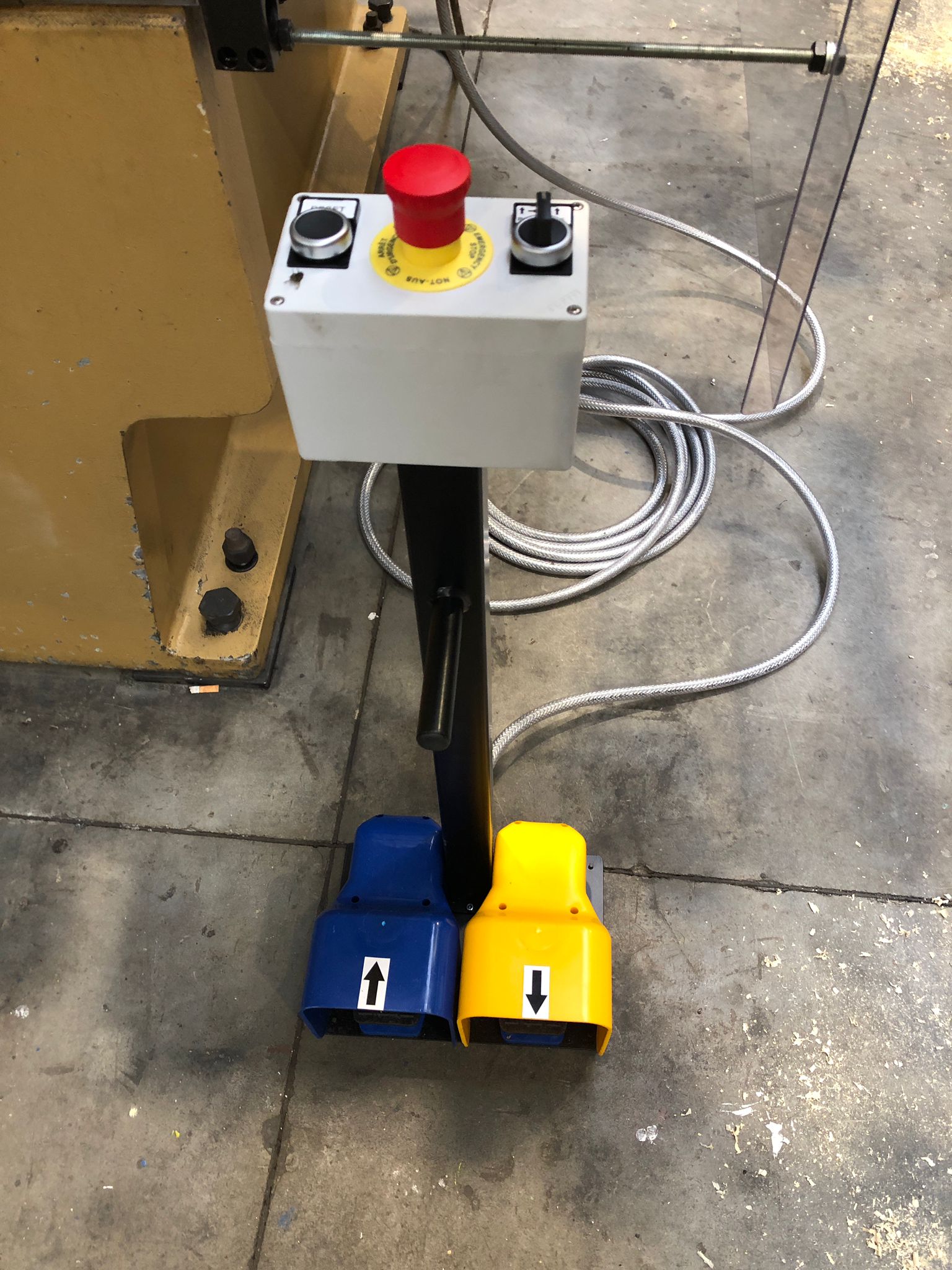 PRESSA PIEGATRICE "F.LLI FARINA" USATA 2 PRESSA PIEGATRICE "F.LLI FARINA" USATA - immagine 2