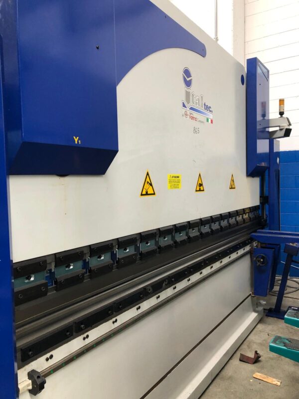 PRESSA PIEGATRICE ITALTEC 3000X160 USATA