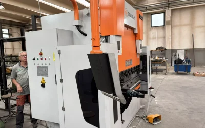 PRESSA PIEGATRICE “ERMAKSAN” MOD. POWER-BEND USATA